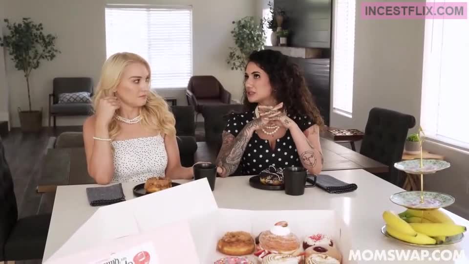 A Lesson In Cock Worship With Arabelle Raphael And Julia Robbie минет,брюнетки,блондинка,большие cиськи,жопа - ASMR Porn Video & Massage XXX | Fullthot