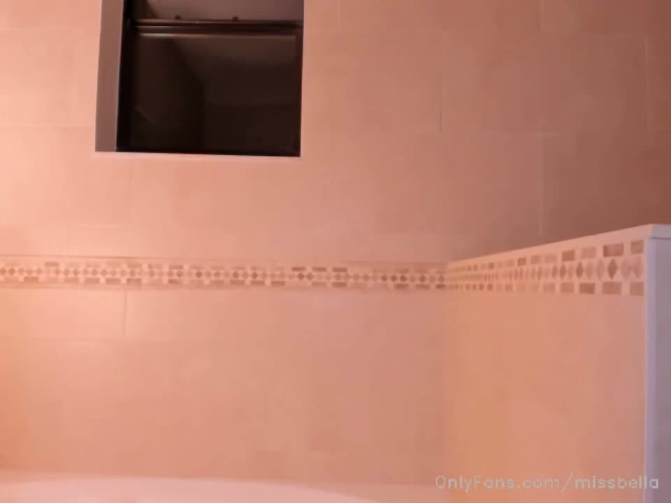 Bella Brookz - Happy 1st Live Bath - ASMR Porn Video & Massage XXX | Fullthot