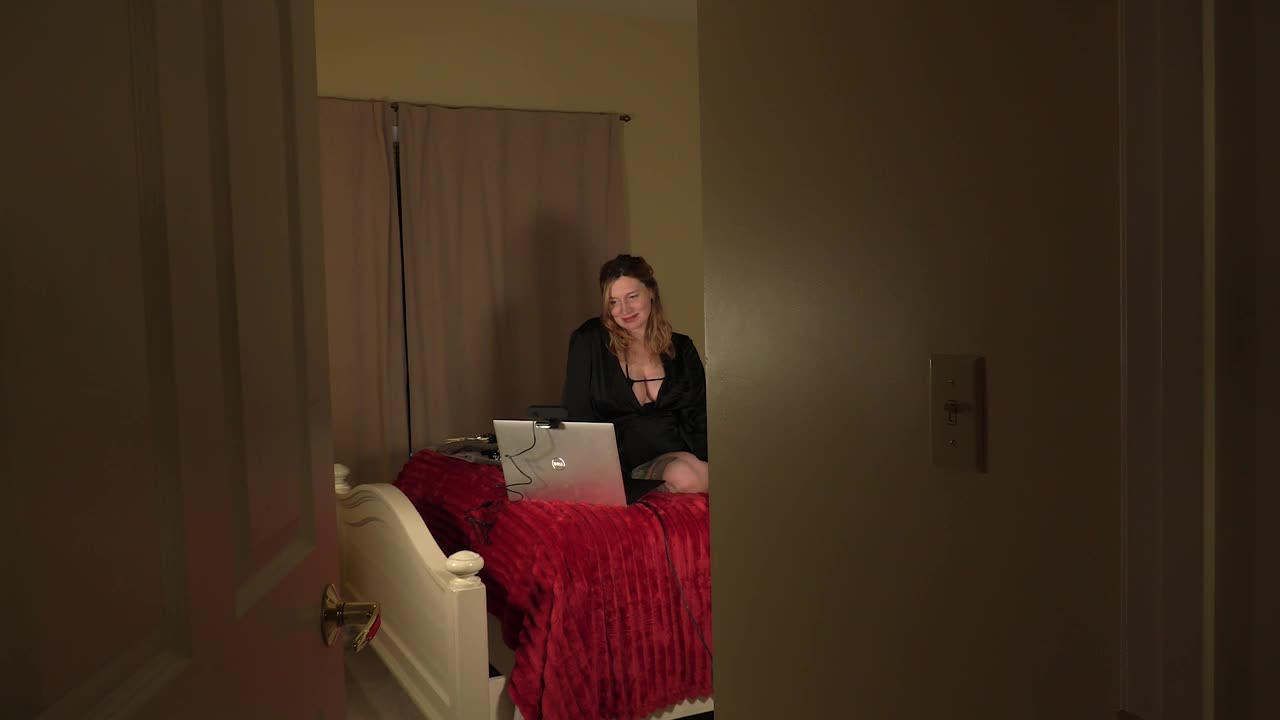 Bettie Bondage - 18 January 2025 - Pregnant Mom Caught Camming - ASMR Porn Video & Massage XXX | Fullthot