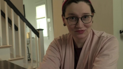 Bettie Bondage - Staying with Mom 4K