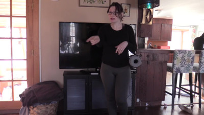 Bettie Bondage XXX - Finding the Hole in MILF's Yoga Pants