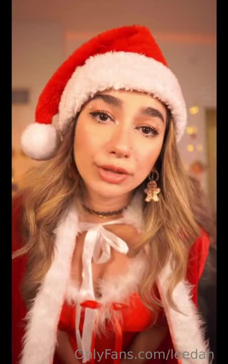 Leedah ASMR - Mommy's gift for Christmas - ASMR Porn Video & Massage XXX | Fullthot