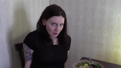 Bettie Bondage Porn - Bully Comes to Dinner