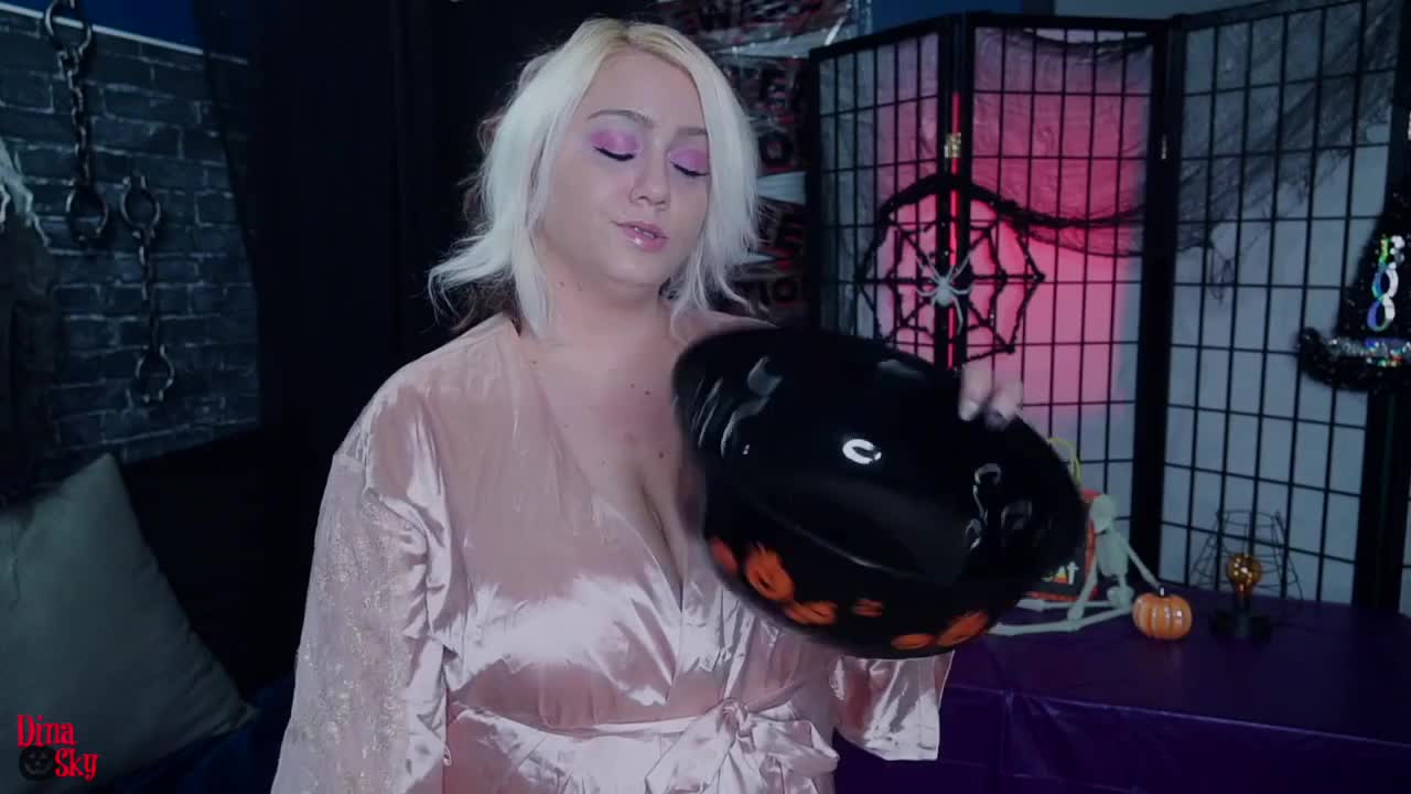 Clubdinasky - Mommy's Costume Party