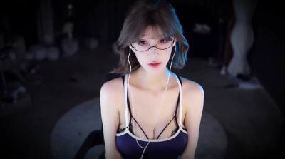 Zhang Aily - The school girl who can't swim can only be trained hard - ASMR Porn Video & Massage XXX | Fullthot