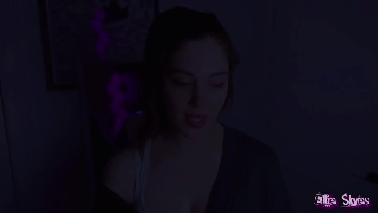 Ellie Skyes - We’re Free