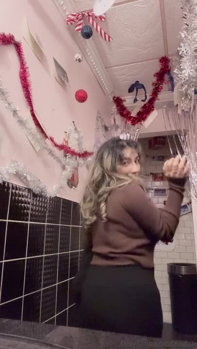 Leedah ASMR - no-bra tease in the party's bathroom