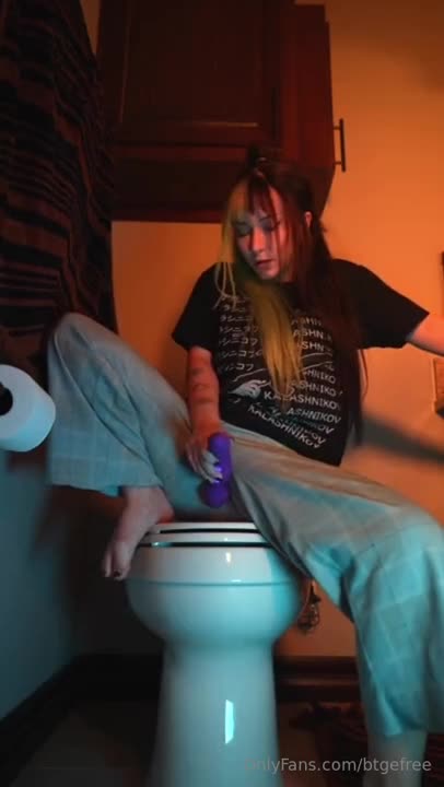 bigtittygothegg - Cumming With New Toys
