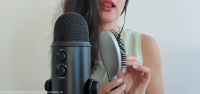 Polishing pussy with a hairbrush sounds