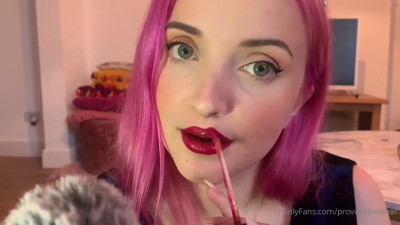 Sucking cock with a lot of lipstick on