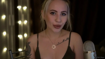 Blonde comparing 3 dildos for a sound