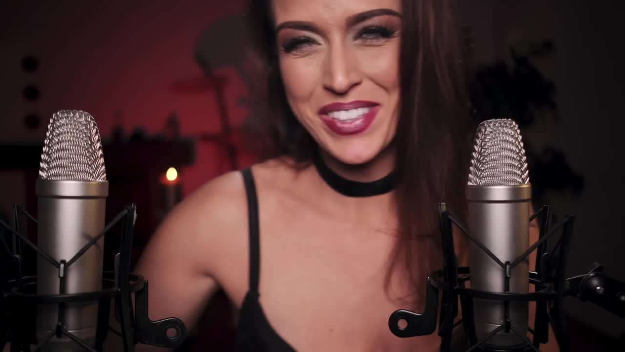 Gina Carla ASMR - Exclusive Close Up Kisses - 22 September 2020