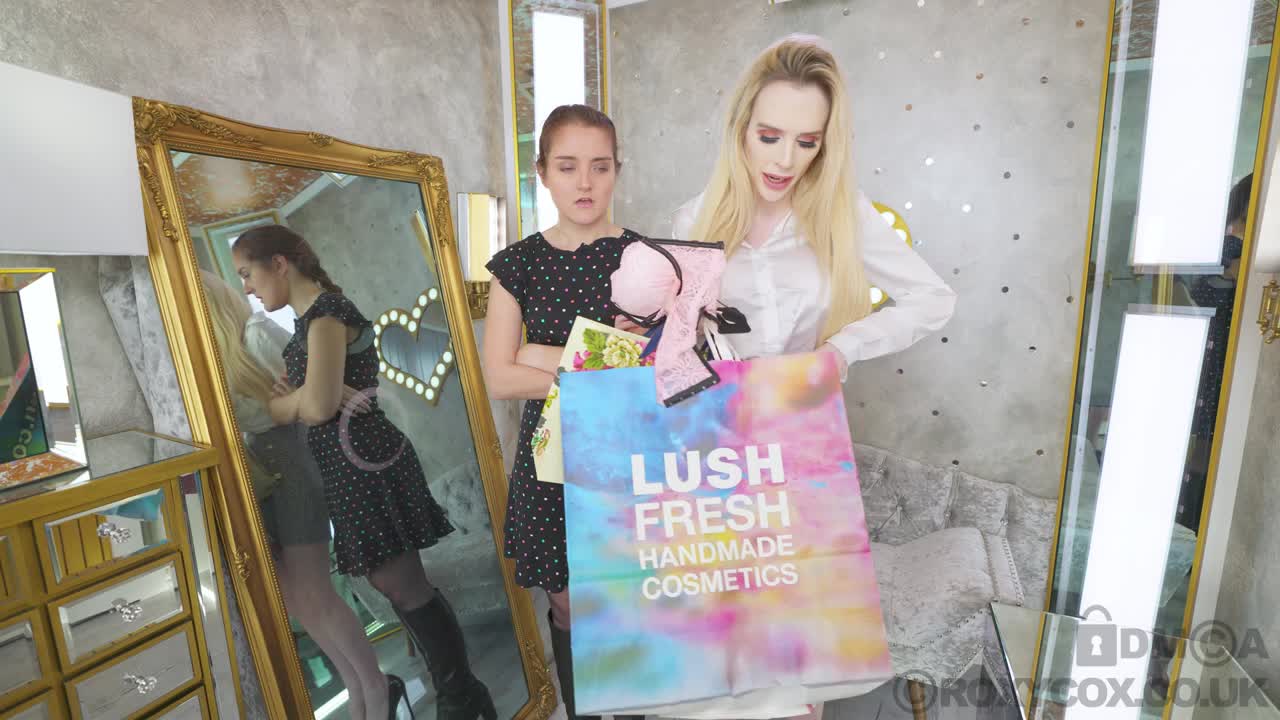 [4K] Roxy Cox - Stepmom Sses Thief Step-Daughter Holes As Payment