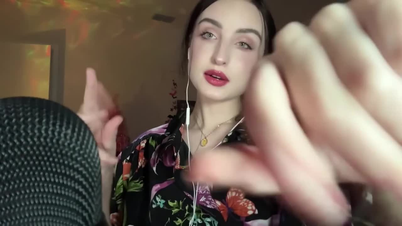 beebee asmr - Fast Mic Brushing ASMR w⧸ Hand Sounds
