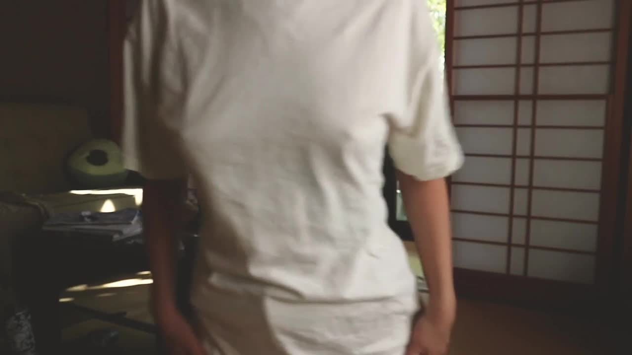 Elise Tran ASMR - naughty nipples tease and whispers