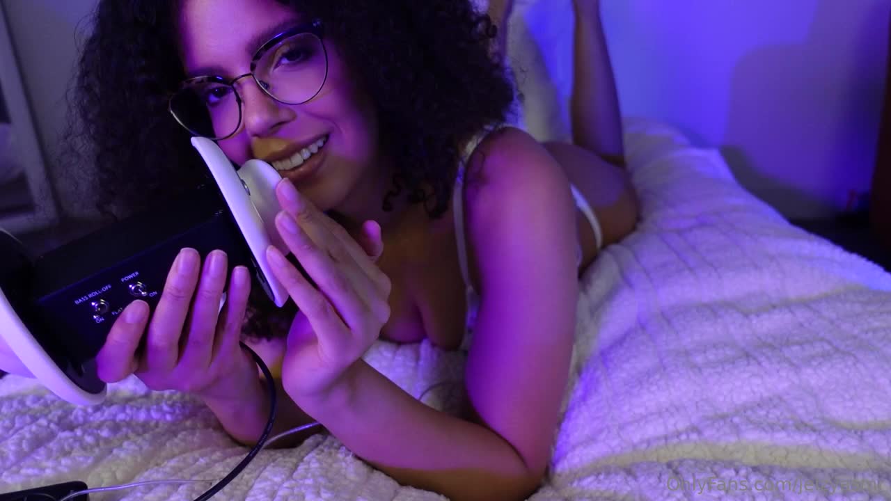 Jelzy ASMR - 31 March 2023 - Ass Closeup - Ear Eating