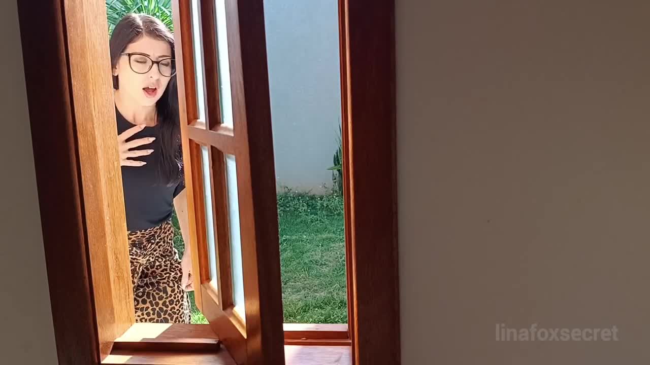 Loreena Fox – Milf Next Door Blackmails You – pt. 1