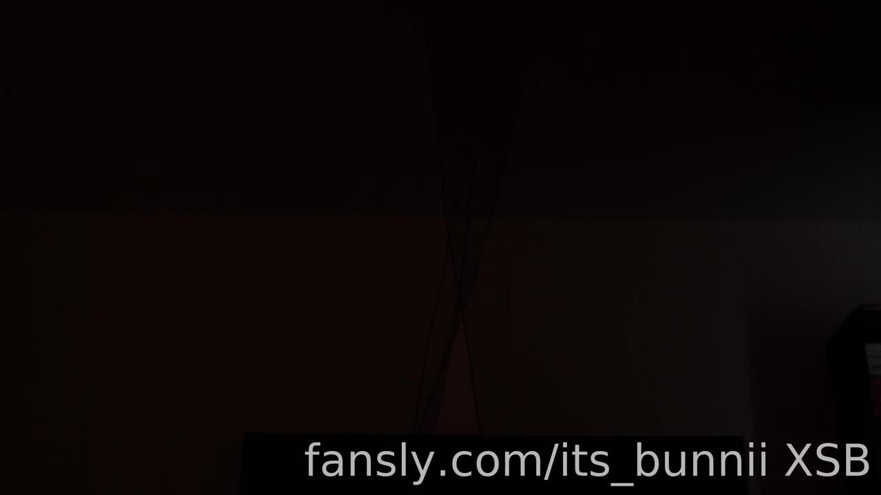 Its_Bunnii - Prop ASMR in a Towel