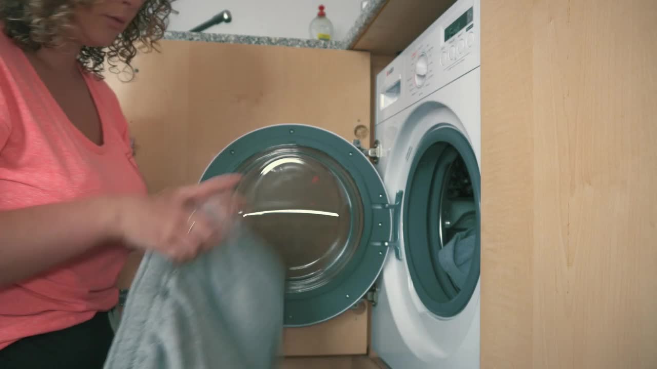 SashaCurves –  Step-Mom Wants You To Try It Without A Condom