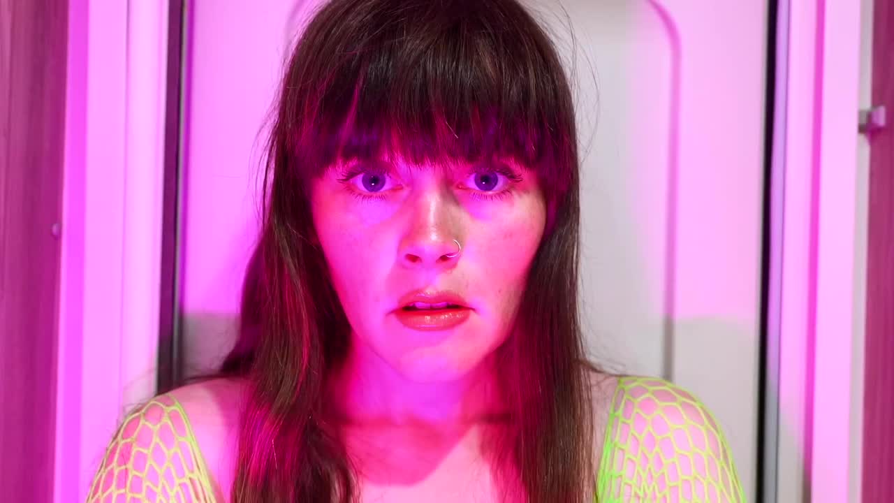 Sydney Harwin – THE ARRIVAL- Victoria Vore crash lands on earth!