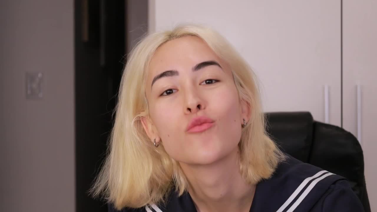 Laliwhite - Loving kisses from latina cutie
