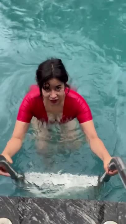 Elise Tran ASMR - Hot titties teasing on vacation