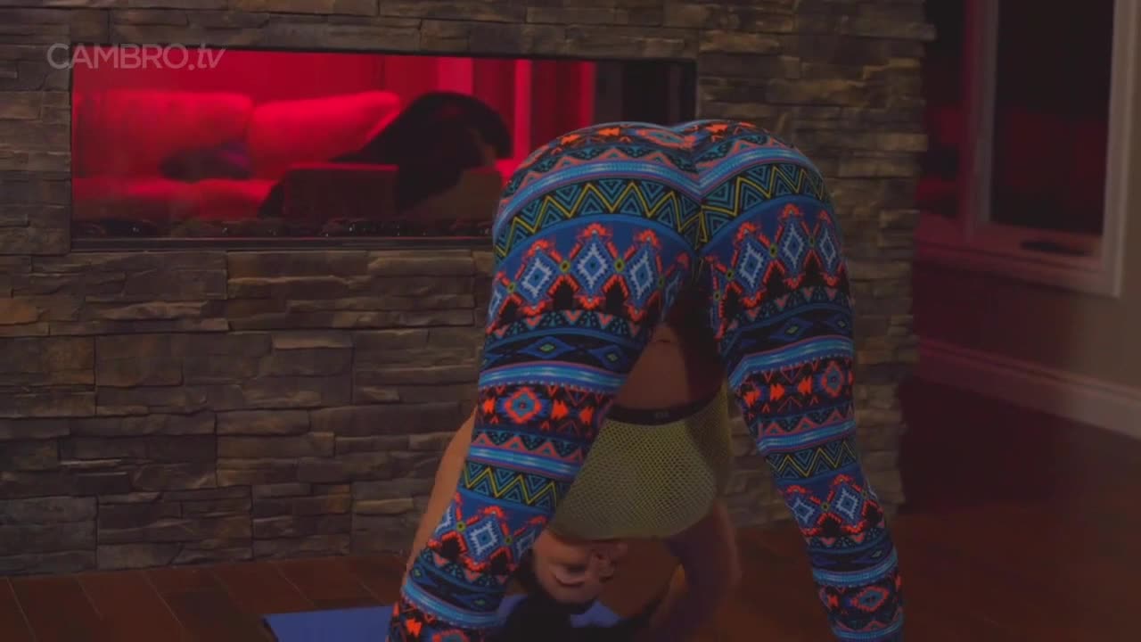 Compañero de cuarto espía de yoga