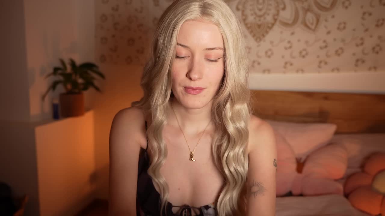 Emily ASMR - Is Your GF a Little TOO Obsessed¿ ASMR Roleplay
