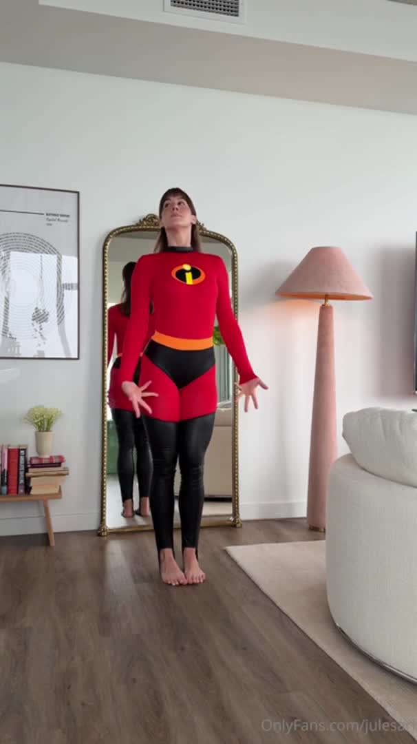 Jules Ari Fingers Her Pussy As Elasti Girl - Masturbation, Feet, Cosplay, Fingering, Solo, Flexible, Mirror Play, Pussy Rubbing, Clit Rubbing, Small Tits, OnlyFans Model