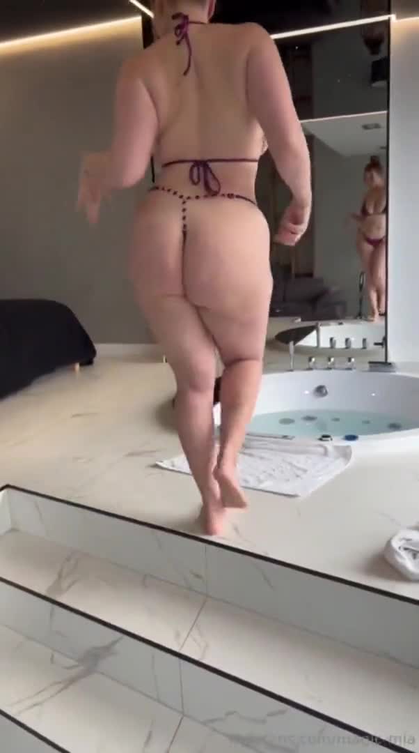 Magic Mia Nude Whirlpool Sex Tape