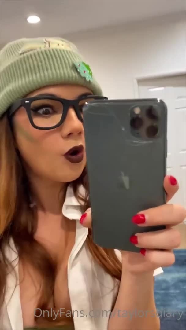 Dare Taylor Nude Grass Type Strip Tease