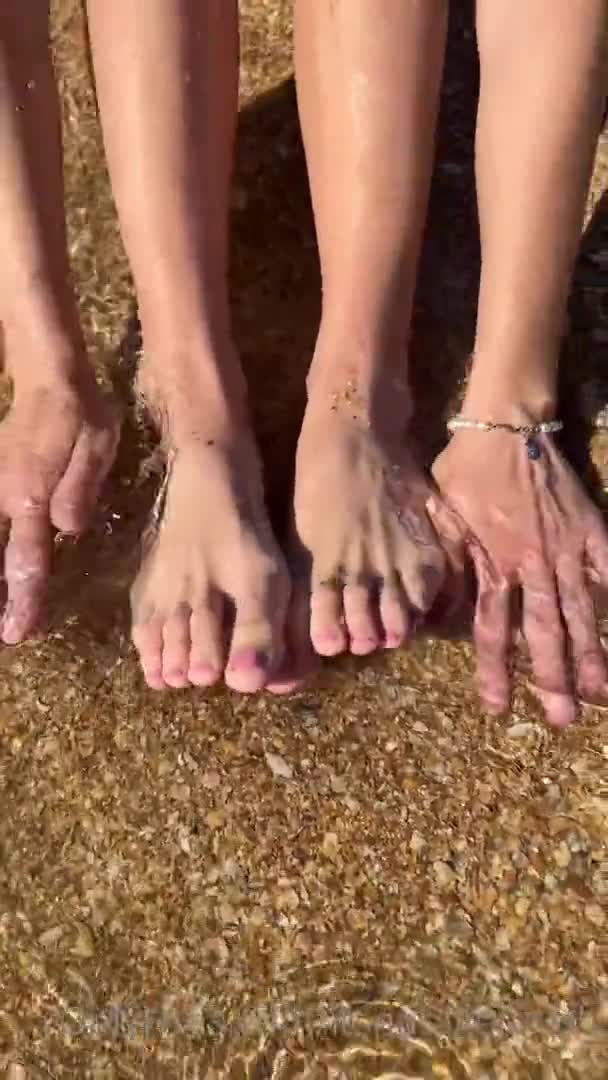 Natalie Roush Feet Tease On Beach PPV