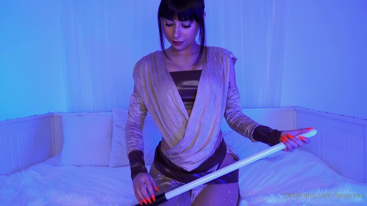 LunaRexx - STAR WARS Rey Licks your Ears!