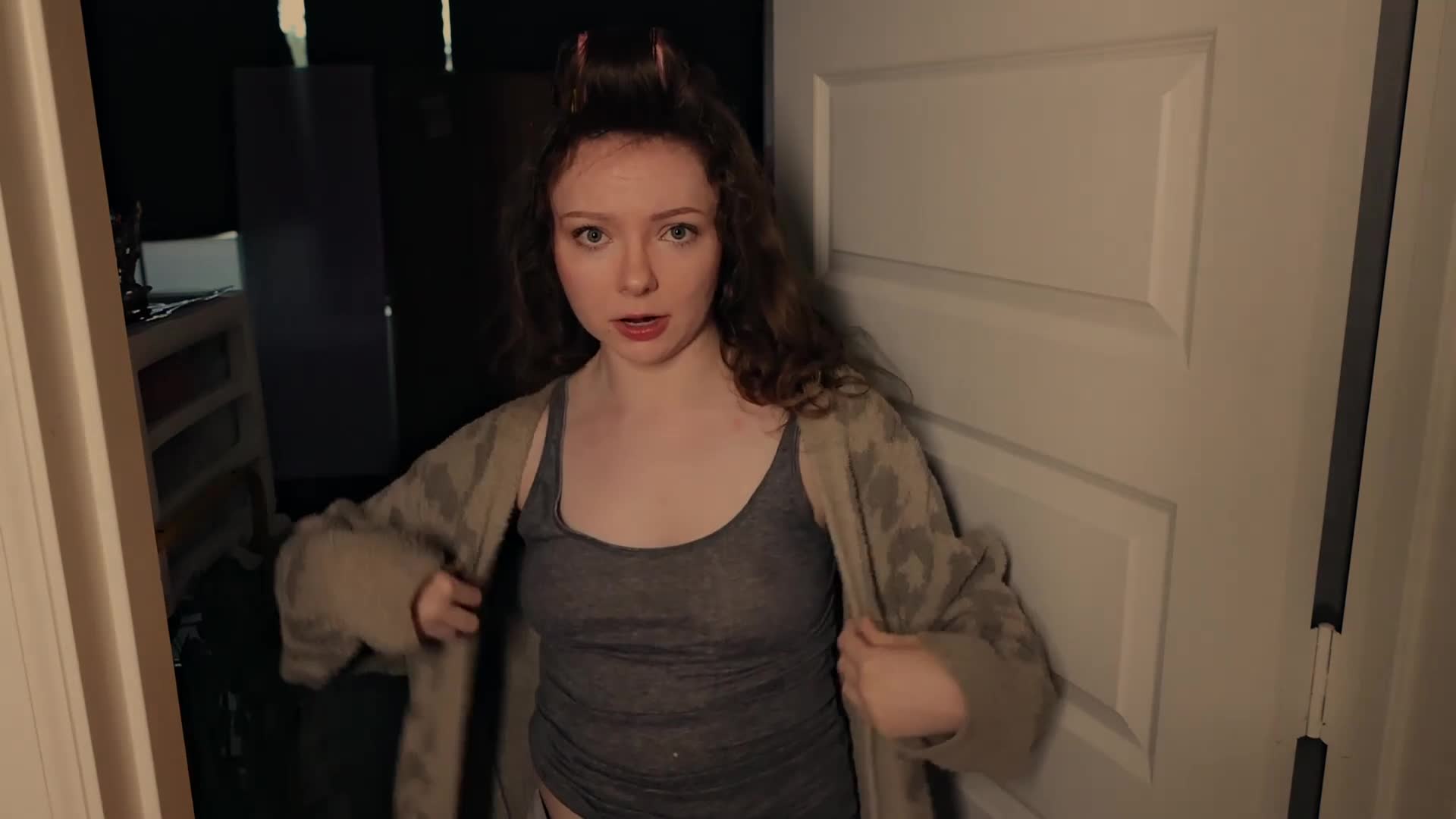 Katilingus - Locked Out for the Night - MILF-Next-Door Comforts You