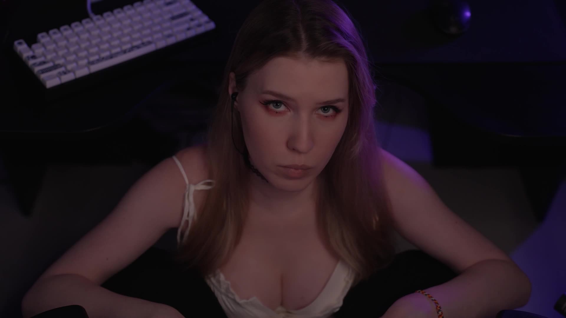 ASMR MOOD - I'm under your desk