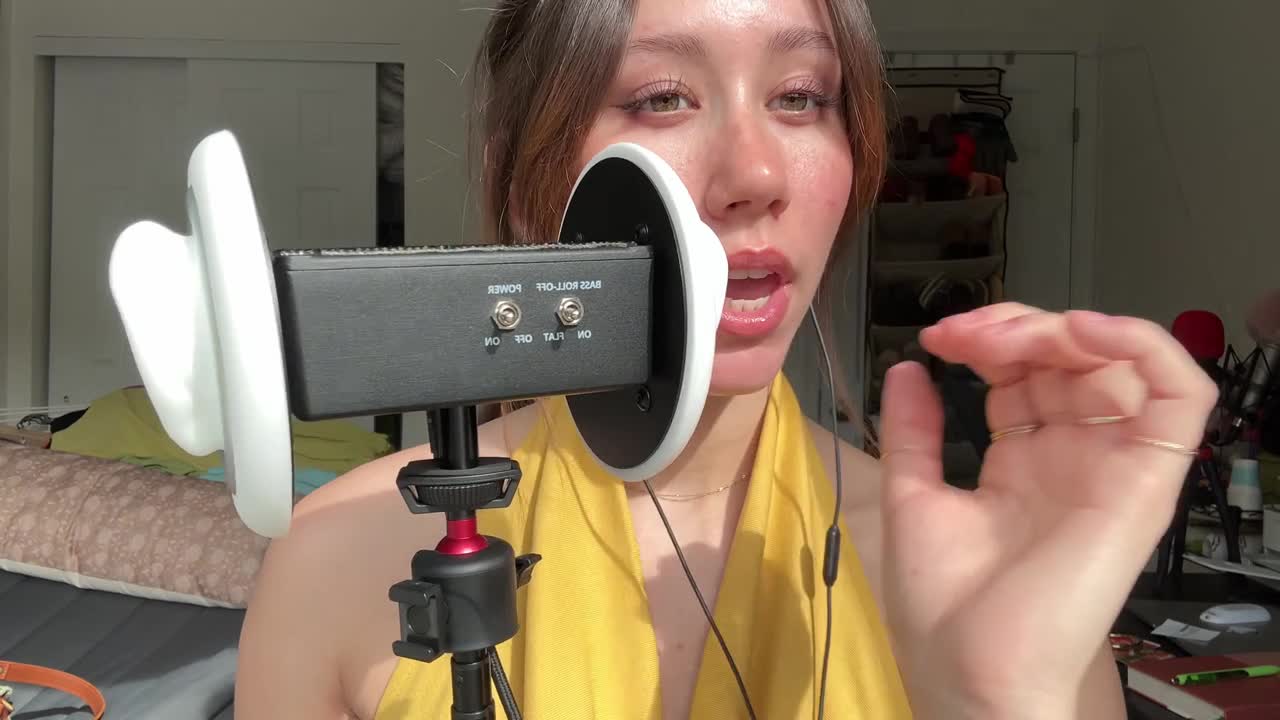 Dakota B ASMR - 3Dio Wet Vs. Dry Mouth Sounds