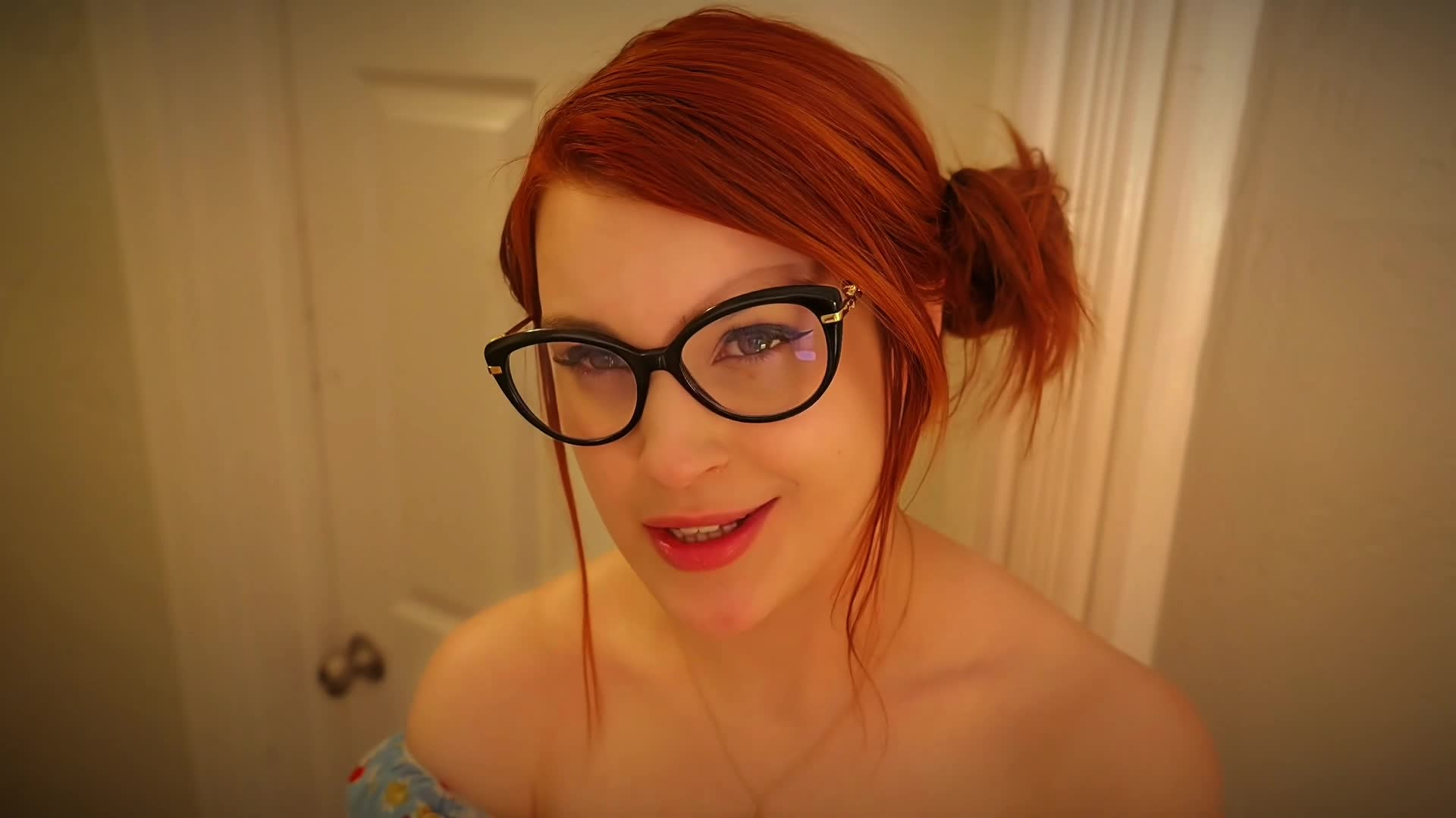 Olive Wood - Sis Needs You to Help Mommy