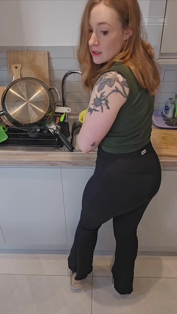 FionaDagger - Free Use Step-Mom Kitchen Quickie 2