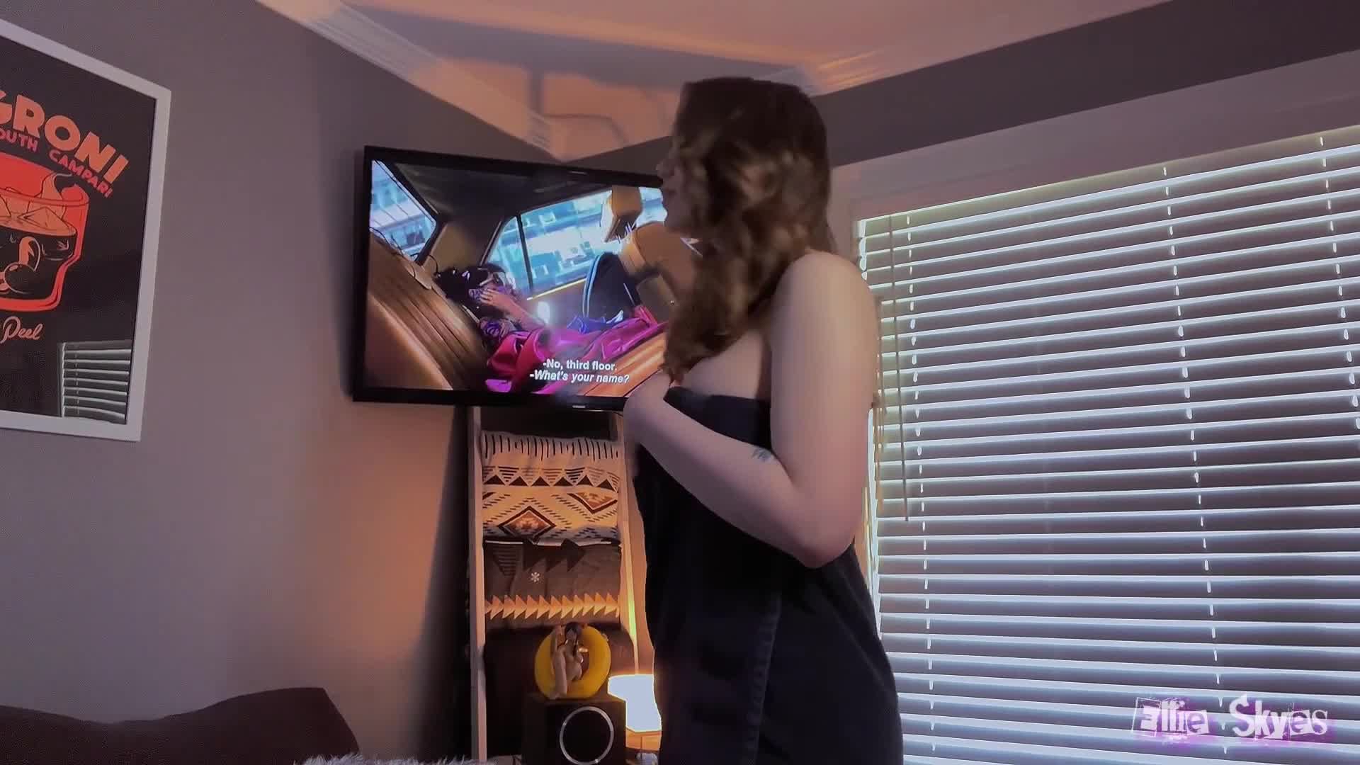 Ellie Skyes - The Roommate Dilemma