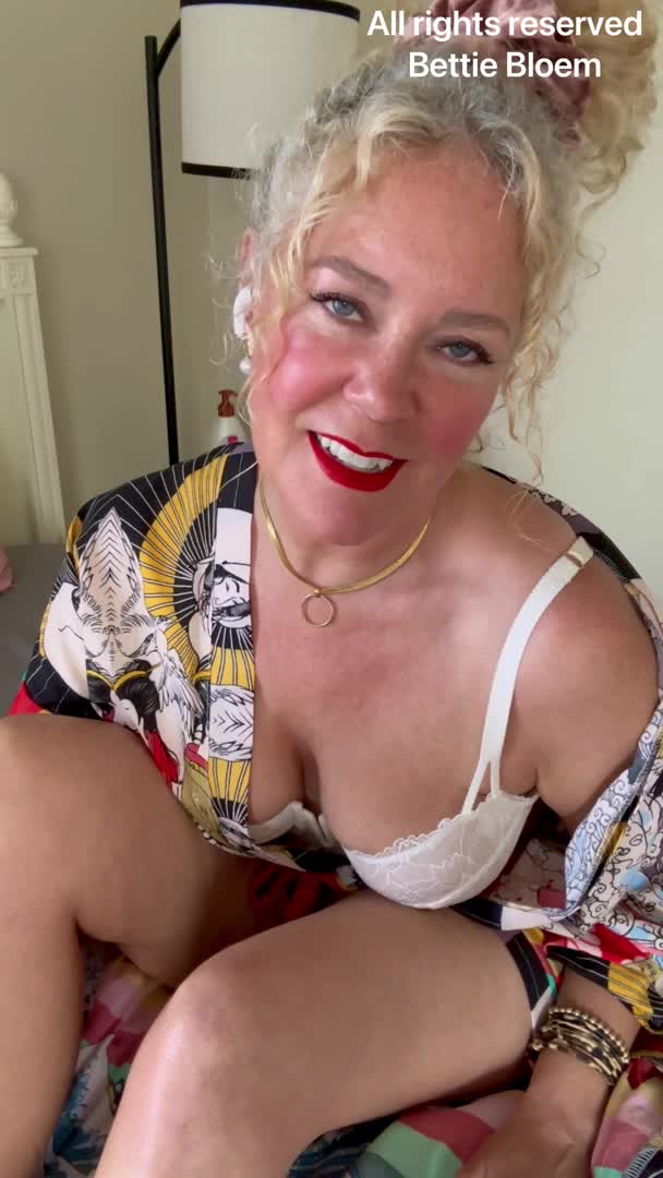 Bettie Bloem - Mother Says To Breed The Hole