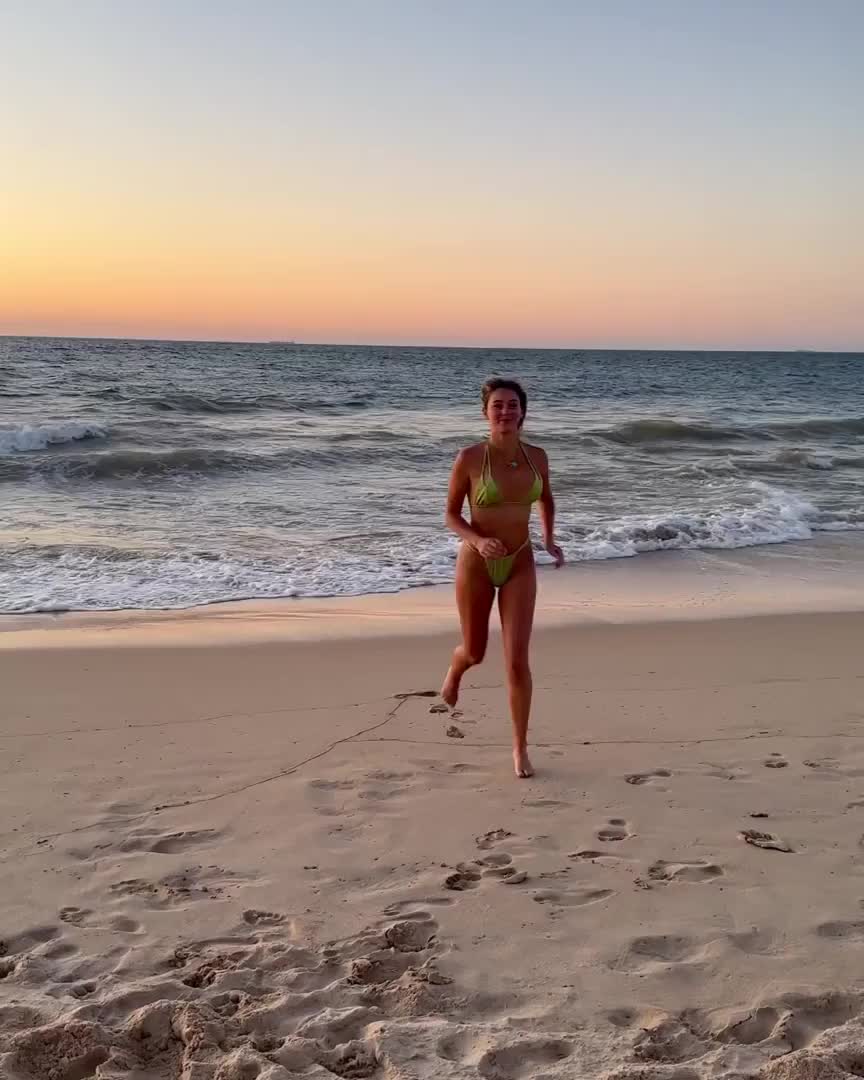 Ellaalexandraxo On The Beach - Outdoor - Seduction - Reels - Softcore - Nudist - Australian - Clips - Vertical Video