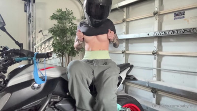 BabyFooji Humps On A Motor Bike Seat - Masturbation - OnlyFans - Tattoos - Boobs - Nipple Piercing - Dry Humping - Vibrator - Solo - Pussy Rubbing - Solo Dildo - ASMR Porn Video & Massage XXX | Fullthot