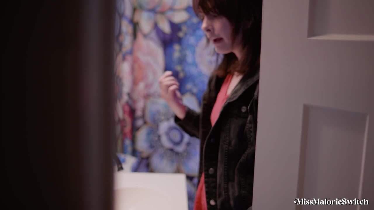 Miss Malorie Switch - Strangers In A Bathroom - Jun 17, 2026