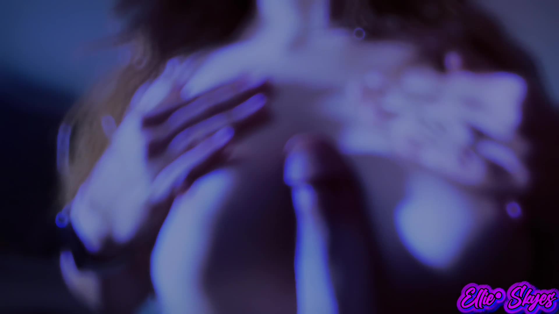 Ellie Skyes - Mommy in Your Wet Dreams