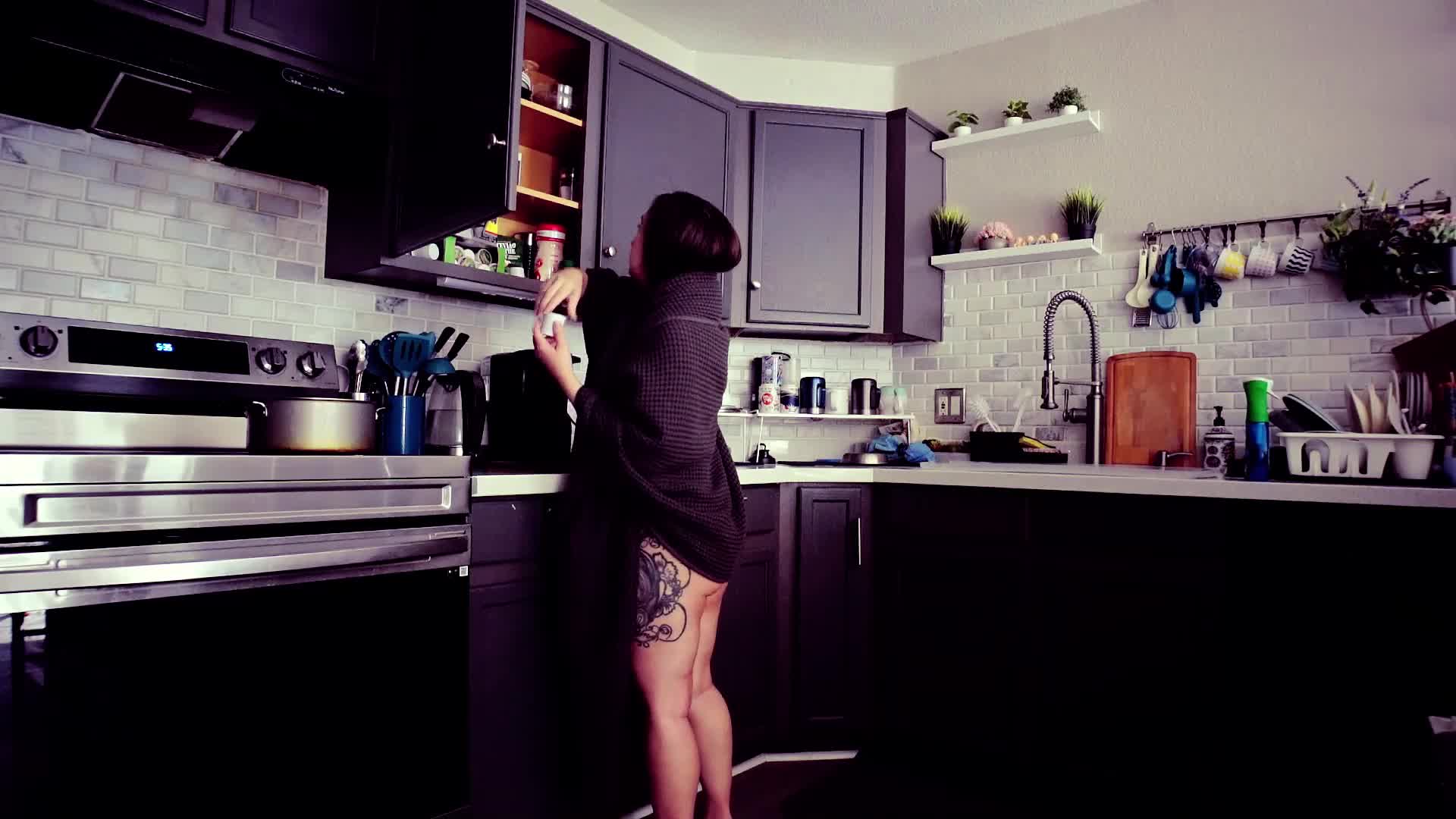 Lalunalewd - Mommy Caught Naked During Movie