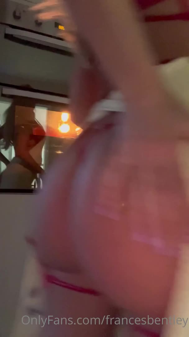 Frances Bentley Ends Up Getting Fucked In The Kitchen - Sex - Blowjob - Kitchen - British - Fucked - Lightskin - Kitchen Blowjob