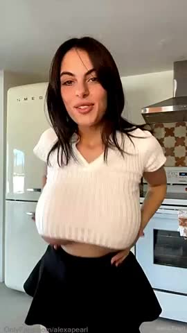 Alexa Pearl Plays With Her Pussy During Live Shows - HD