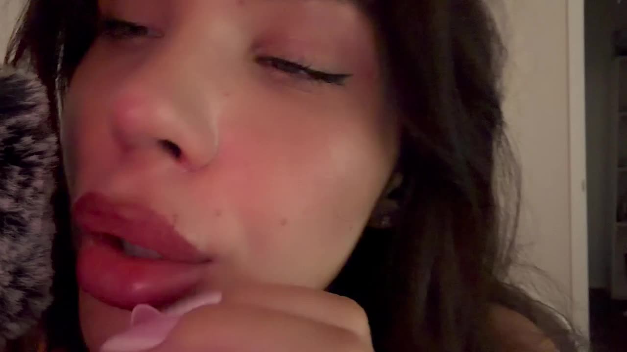 Vitsamin - 9 June 2026 - ASMR 50 Layers of Lipstick, Countdown, Gum Chewing, Slow Whispering