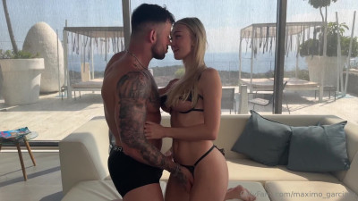 Frances Bentley's Couch Fuck With Maximo Garcia - Sex - Blowjob - Side Fuck - Cowgirl - Doggy Style - Creampie - Couch Fuck - Playing The Flute - Sucking - ASMR Porn Video & Massage XXX | Fullthot